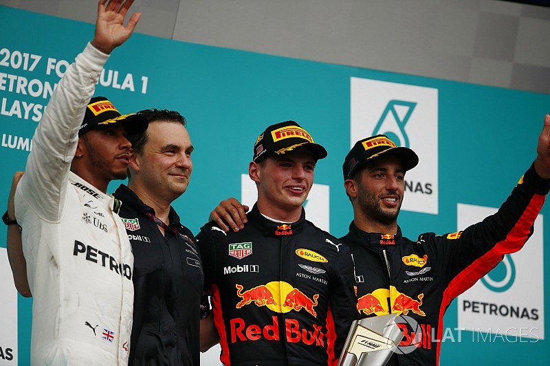 Vivendo ano difícil, Verstappen celebra vitória