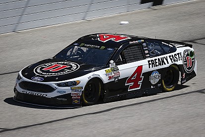 Harvick domina el primer segmento en Atlanta