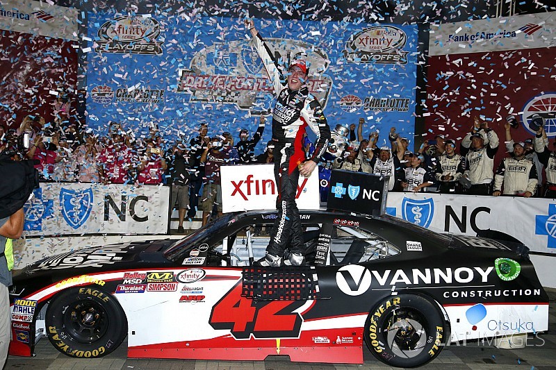 Alex Bowman logra en Charlotte su primera victoria en Xfinity