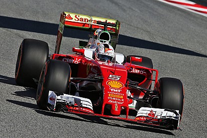Vettel lidera los primeros libres en Barcelona con doblete de Ferrari