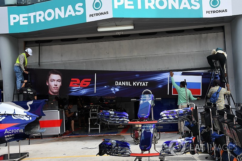 Sainz nem foglalkozik azzal, hogy Kvyatot kitették mellőle