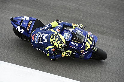 Rossi voert eerste MotoGP-sessie in Catalonië aan