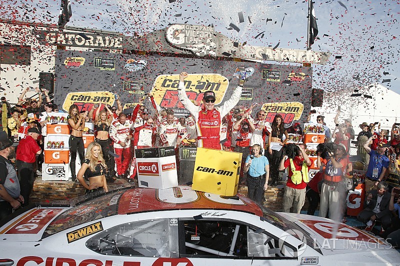 Kenseth takes emotional Phoenix win after dramatic battle