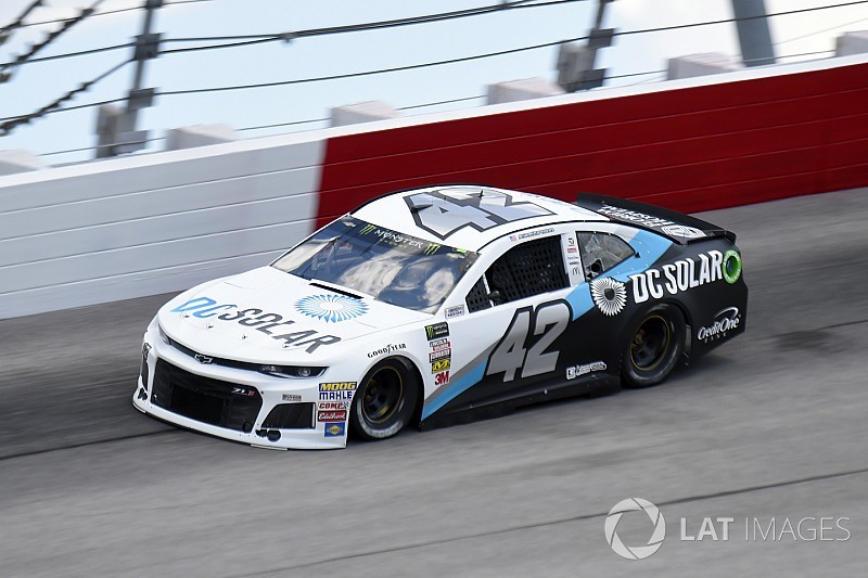 Kyle Larson in strategy play takes Stage 2 win over Keselowski