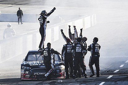 Bowyer regala un sorriso ad Haas e torna a vincere dopo 190 gare