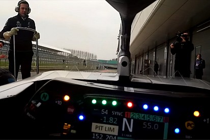 Onboard: Aksi Bottas di mobil Mercedes W09 dengan Halo
