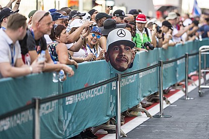 Los memes se burlan del comentario sexista de Lewis Hamilton