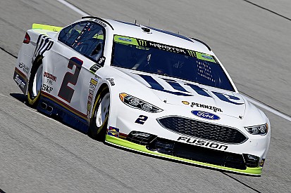 Los pilotos de Toyota le responden a Keselowski por su queja en Twitter