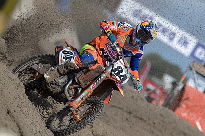 Video: Herlings crasht in kwalificatierace Valkenswaard