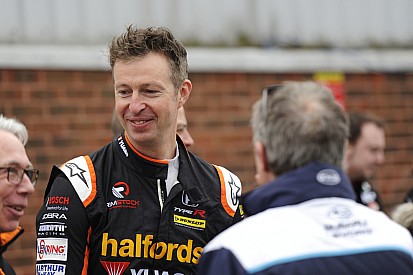 Thruxton BTCC: Neal beats Turkington to Race 1 win