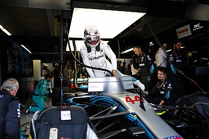 Hamiltonnak tetszik, mennyire nyílt és „önkritikus” a Mercedes