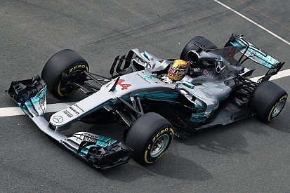 Formel 1 2017 in Silverstone: Lewis Hamilton knapp vor Sebastian Vettel