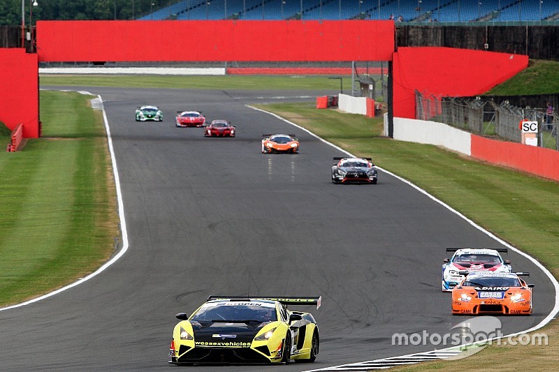 Dolby ed Enge conquistano il successo in Gara 1 a Silverstone