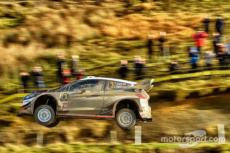 Galler WRC: Evans farkı 50 saniyeye çıkardı, ikincilik savaşı kızışıyor