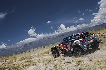 VIDEO: La etapa 11 de coches y motos en el Dakar