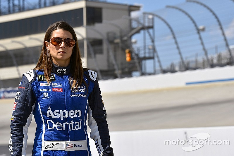 Danica Patrick 77 yarış sonra ilk 10'a girdi