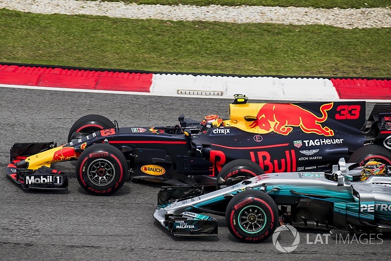 A Red Bull figyelmezteti a riválisokat: újabb pofonokba fut bele a Ferrari és a Mercedes?