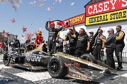 Hinchcliffe trionfa in Iowa e si mette alle spalle la mancata qualificazione alla Indy 500