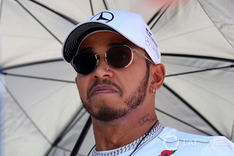 Hamilton critica regulamento técnico de 2018: “Uma droga”