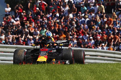 Un escape arruinó la carrera de Ricciardo