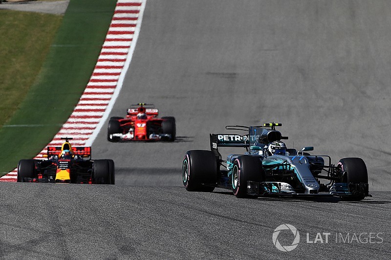 Videón a Bottas-Ricciardo csata: ez nem volt szabálytalan?