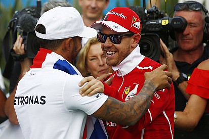 Vettel bromea con Hamilton: "¿Tu mejor momento de 2017 sería Bakú, no?"