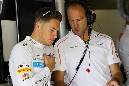 Прес-служба McLaren зганьбилася через помилку у Twitter