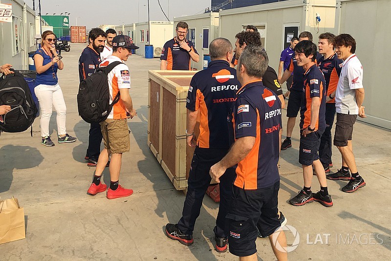 La sorpresa que recibió Márquez de su equipo en su cumpleaños