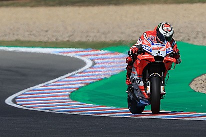 Lorenzo to try "radical" set-up after "difficult" Friday