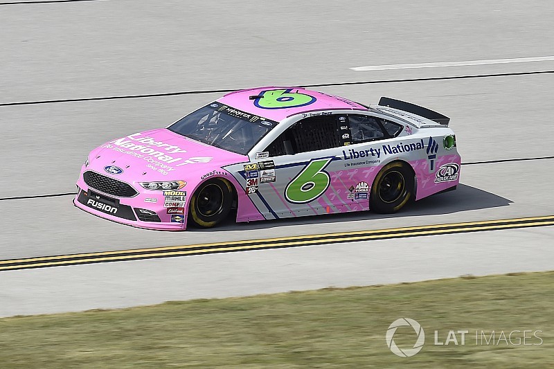 Trevor Bayne sobrevivió a accidentes para meterse al Top 3