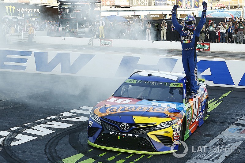 Кайл Буш прошел во второй раунд плей-офф NASCAR