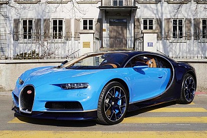 Bugatti Chiron brengt verrassingsbezoek aan Zwitserland
