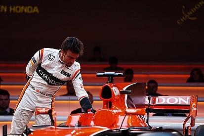 Alonso habló con Mercedes tras la retirada de Rosberg