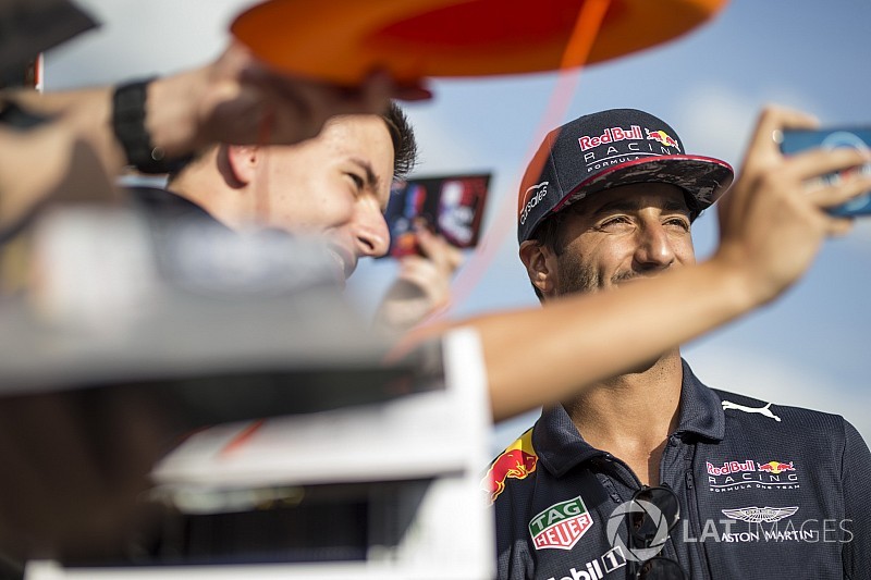 Ricciardo: „Miután Räikkönen marad, egyértelmű volt, hogy Vettel hosszabbítani fog”