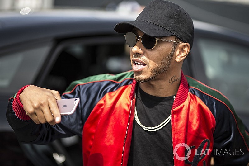 Hamilton: Vettel szerződése megkönnyítette a dolgomat