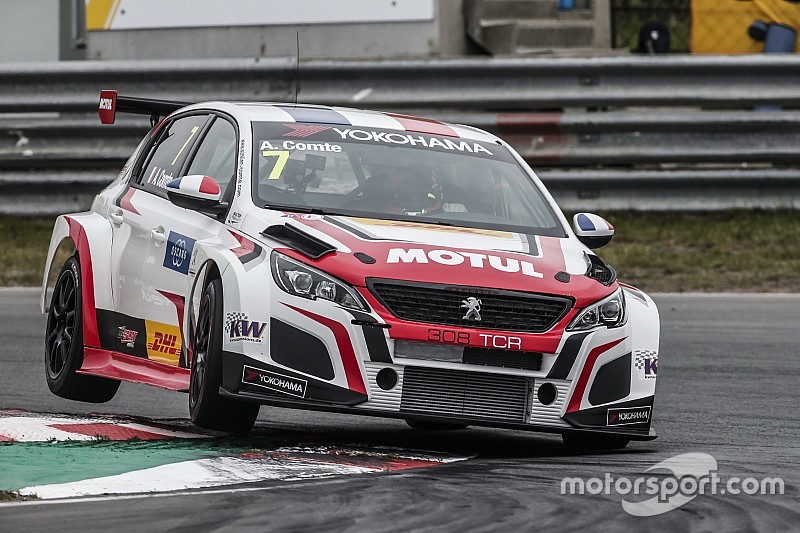 Comte da a Peugeot su primera victoria en el WTCR