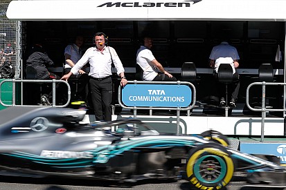 Hamilton komoly idővel nyitott az élen Ausztráliában, gondok a McLarennél