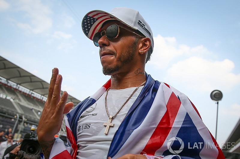 Hamilton deja plantado a patrocinador de Mercedes