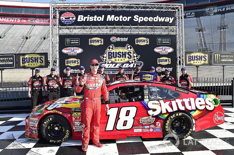Irmãos Kyle e Kurt Busch dividem primeira fila em Bristol