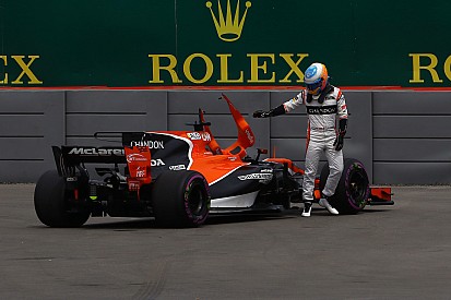 «Пятница прошла совершенно впустую». Алонсо об очередной поломке McLaren
