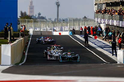 FIA роз’яснила суперечливі правила піт-стопів Формули Е