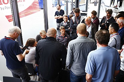 Az FIA versenyigazgatója nem örül, hogy Grosjean a sajtóhoz fordult