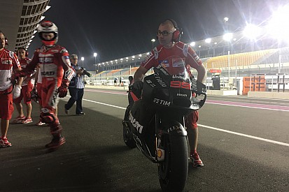 Lorenzo prueba el 'hammerhead' en su Ducati