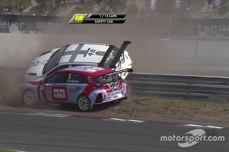 Michelisz fa volare Muller sulle barriere a Zandvoort!