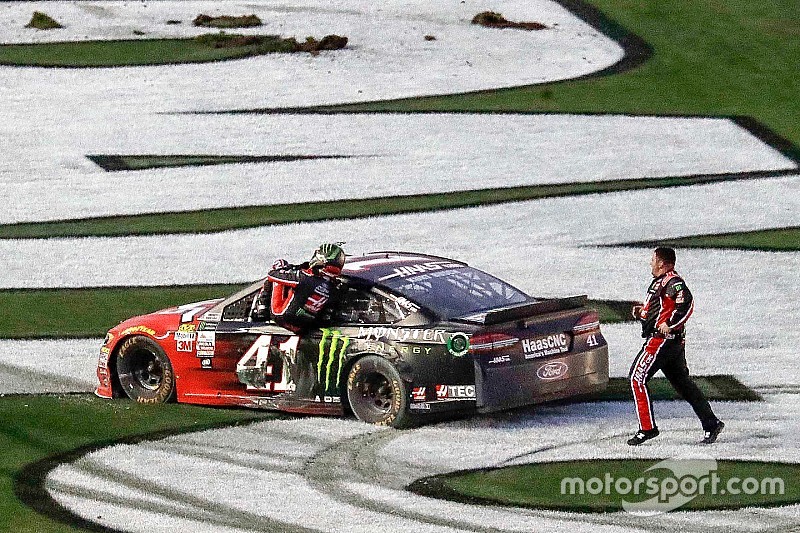 Kurt Busch gana la Daytona 500