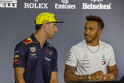 Hamilton cautions Ricciardo not to alienate Red Bull