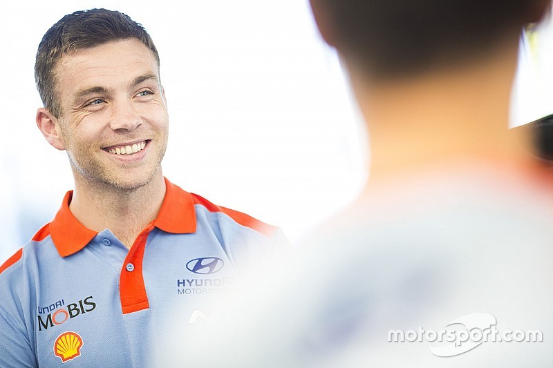 Hyundai: Paddon dimesso dall'ospedale ed è già al Parco Assistenza!