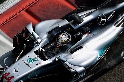 Hamilton dice que el coche 2017 ha sido "el más difícil" de su carrera