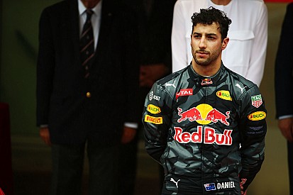 Команда Red Bull вибачається перед Ріккардо