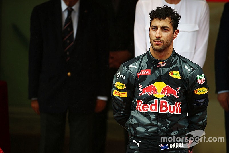 Команда Red Bull вибачається перед Ріккардо